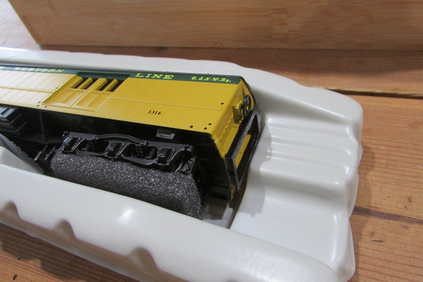 HO Scale IHC 49210 Baggage Heavy Weight Passenger Car C&NW Lot#5050