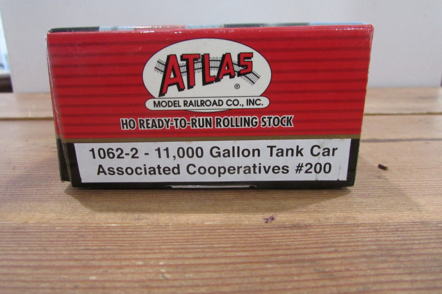 HO Scale Atlas 1062-2 11,000 Gallon Tank Car Associated Cooperatives #200 A4596
