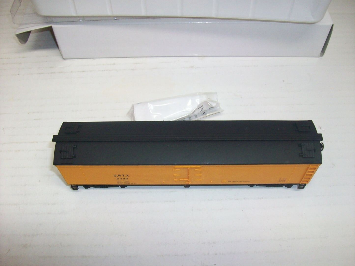 Ho Scale Walthers 932-25486 GACX Wood Reefer w/ GSC Truck (2PACK)