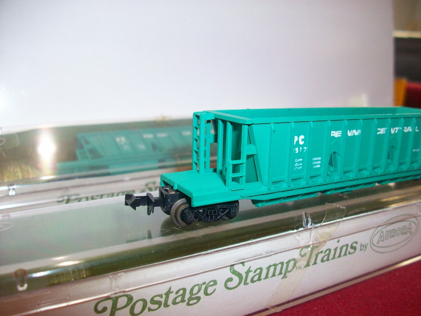 N Scale Aurora 4843 Longitudinal Hopper "Penn Central"