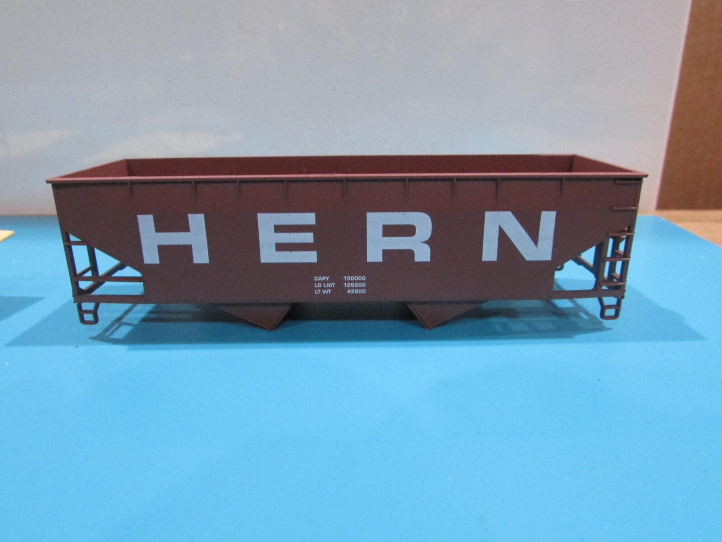 HO Scale Athearn(2) 34ft O/S Hopper Cars Kits HERN Lot#0962