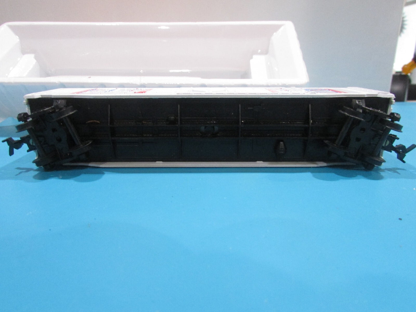 HO Scale 43-1008-J8 Bachmann 51' Custom Car Budwaiser Lot#1423
