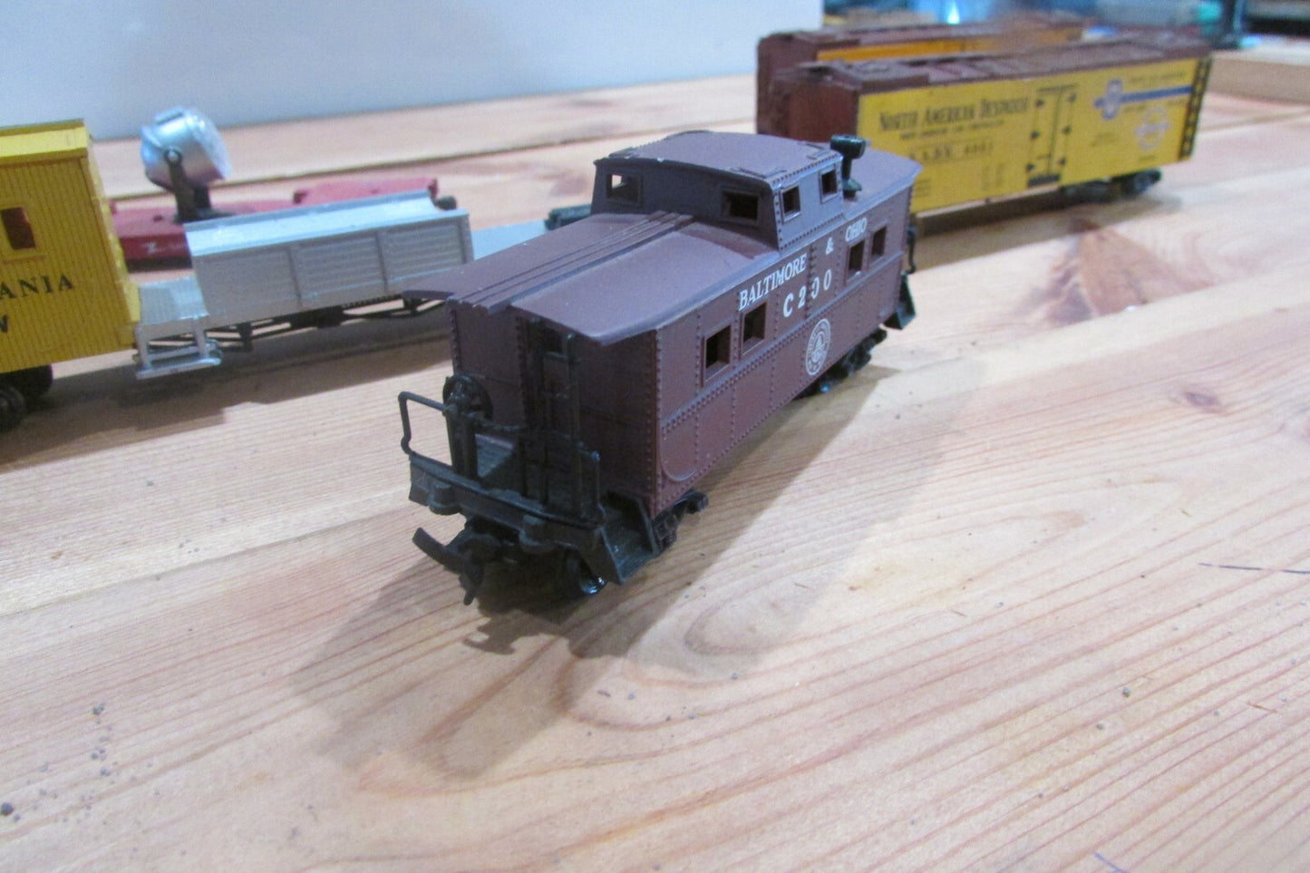 HO Scale (5) Assorted Freight Cars LOT#0148