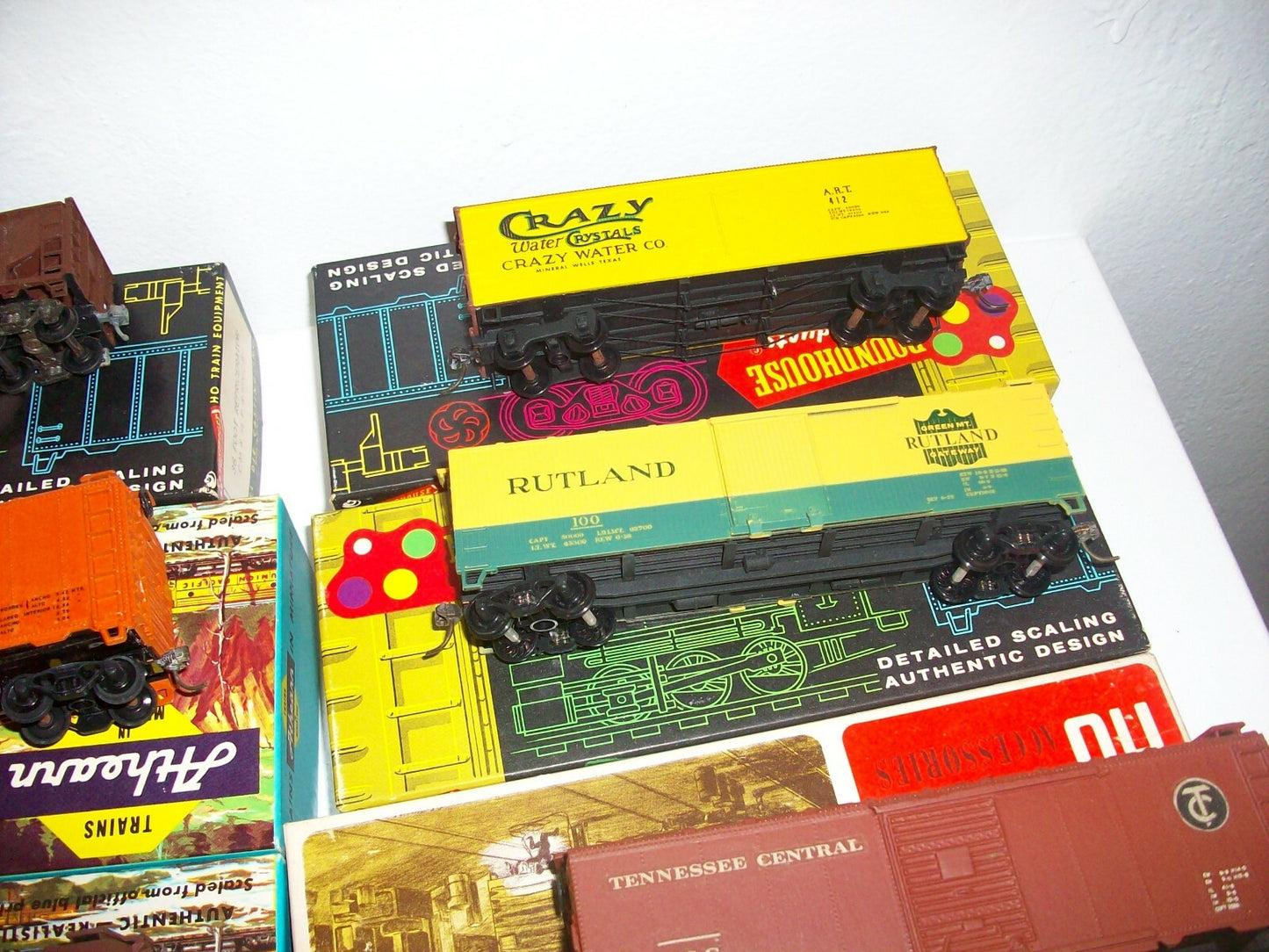 HO Scale (8) Assorted Freight Cars in Box Lot#4118