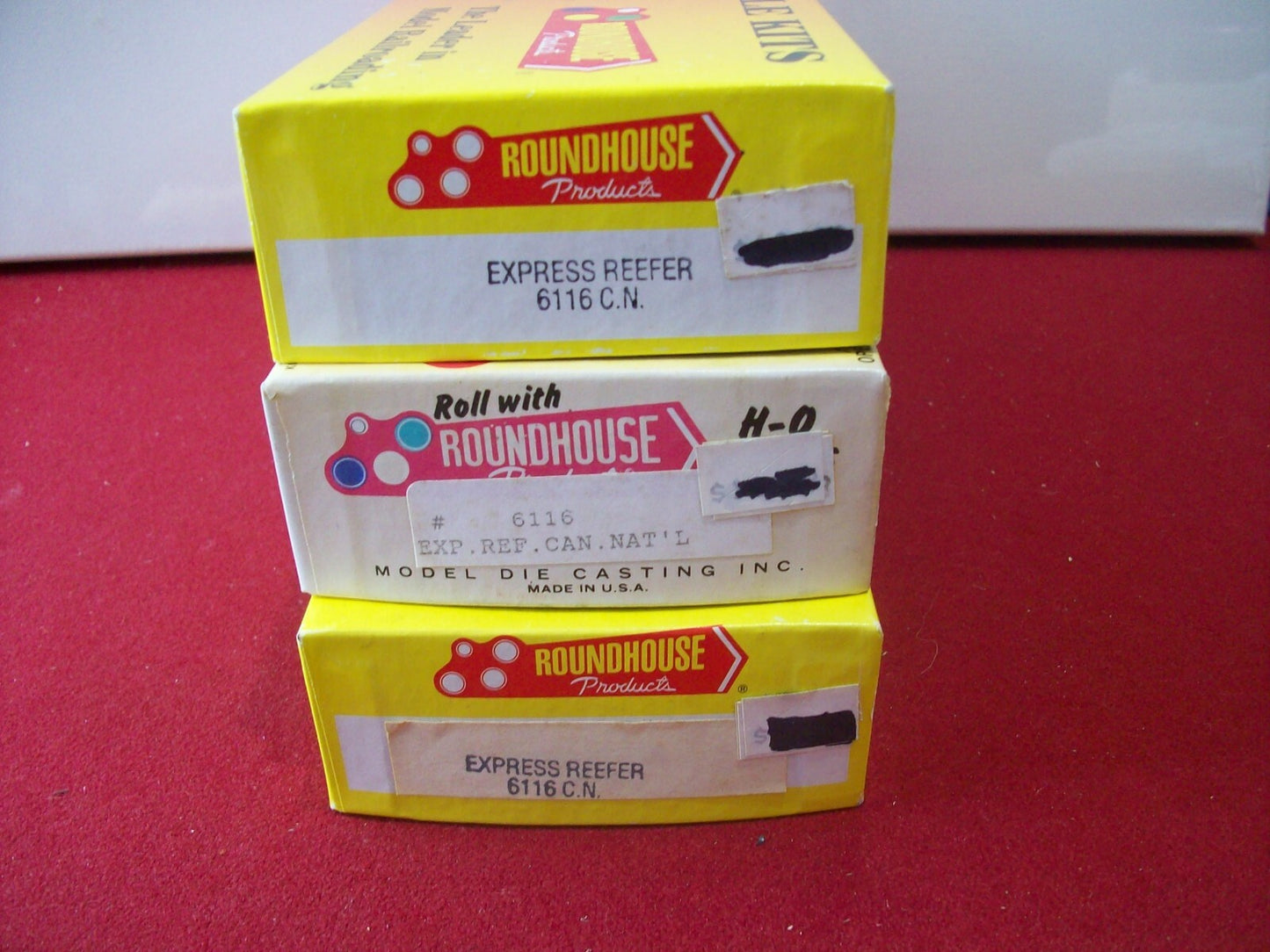 HO Scale (3) Roundhouse 6116 50'Express Reefer "Canadian National" Lot#0549