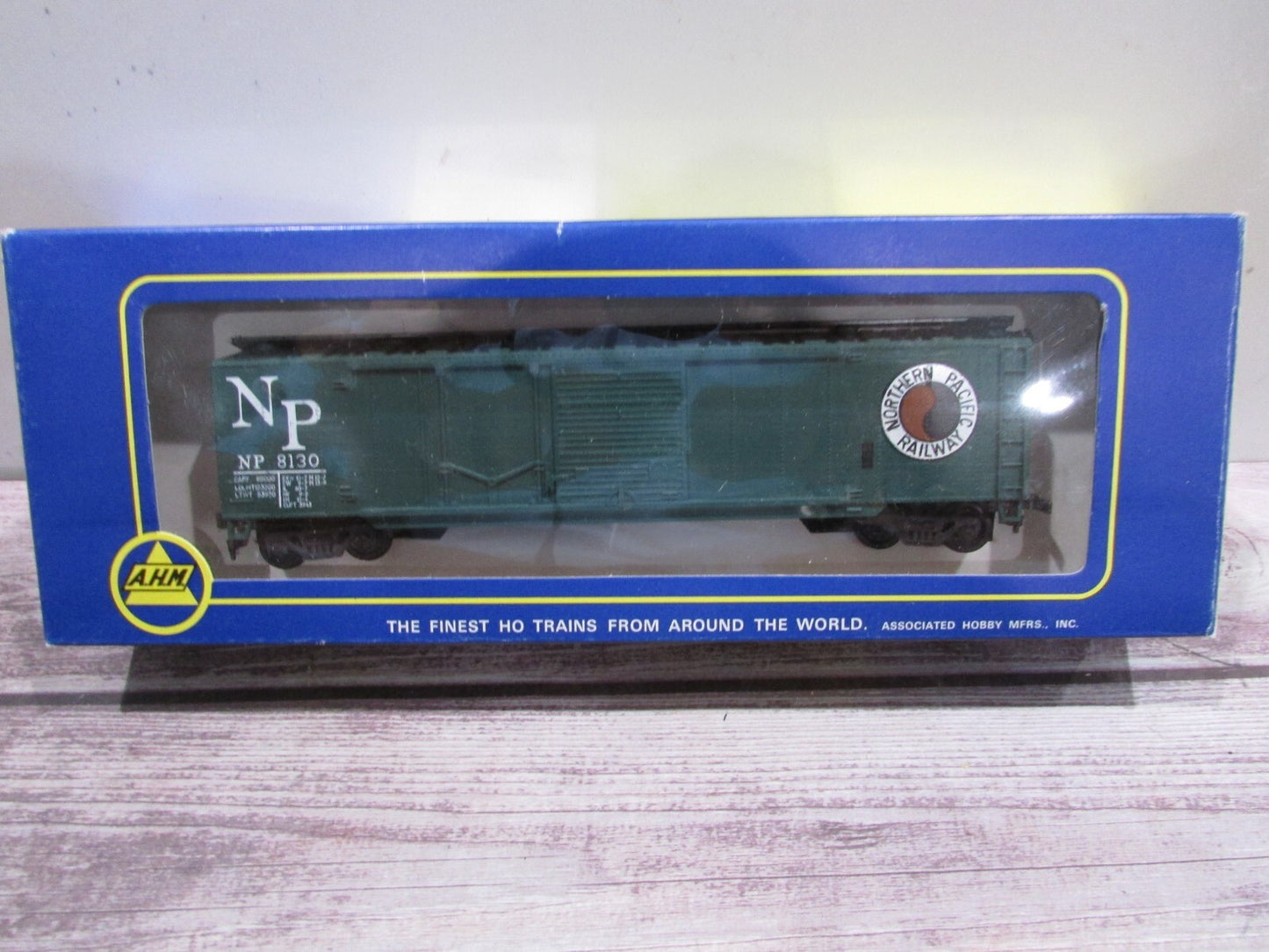 HO Scale AHM 5422 50' Box Car Combo Northern Pacific Railway RTR