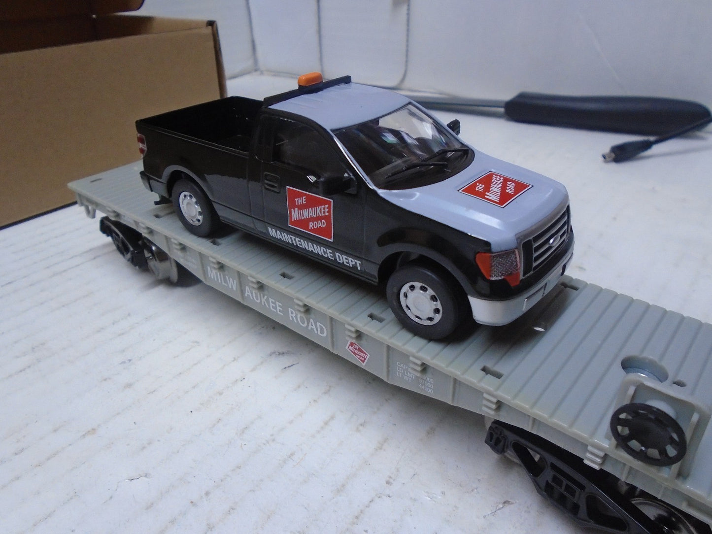 Menards O Scale (4) Flatcar with Milwaukee Road F150 Maintenance Truck
