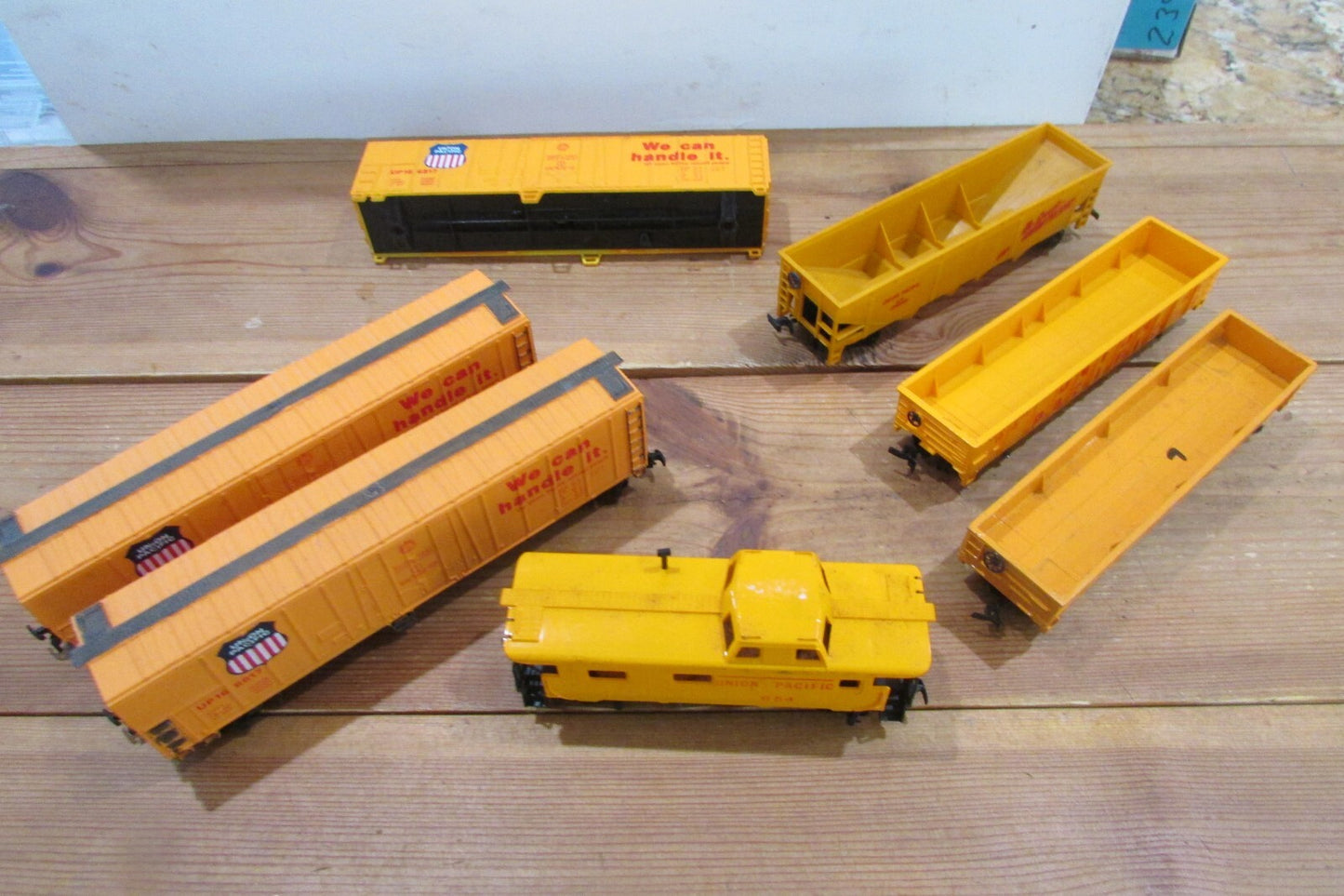 HO Scale (7) Assorted Union Pacific Shell &Freight Cars Lot#3751