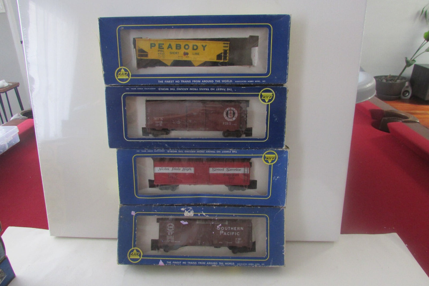 HO Scale AHM (12) Assorted Freight Cars Lot#0411