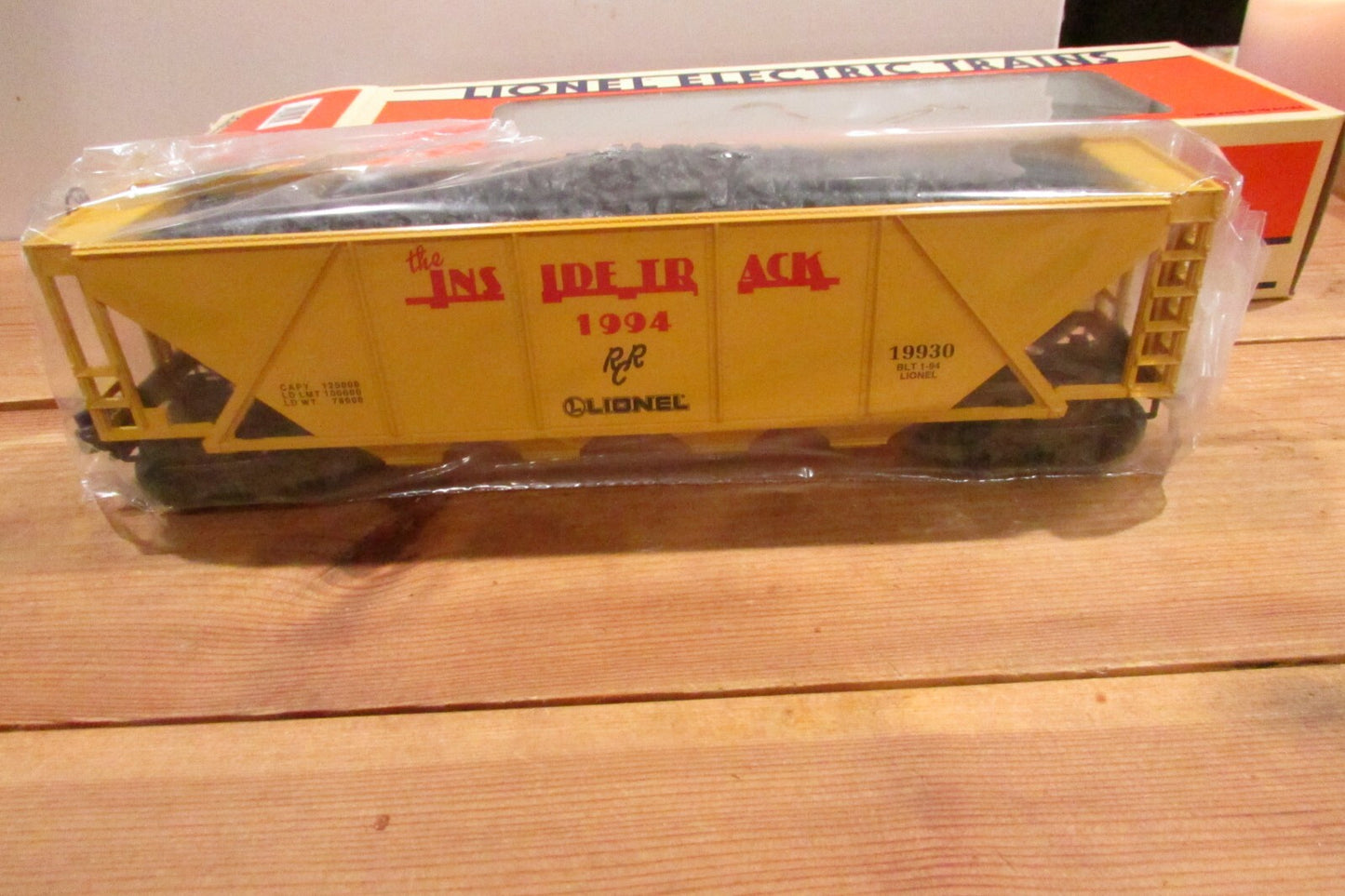 O Gauge Lionel 6-19930 Lionel Railroader Club 4-Bay Hopper with Load Lot#3348