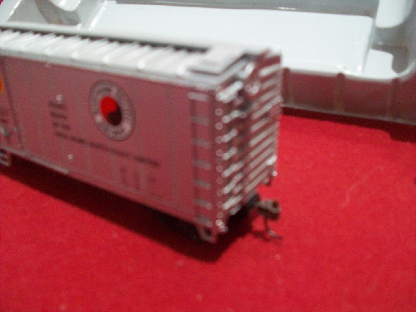 HO Scale Athearn 7551 50' Smooth Side Reefer Freight Car "Northern Pacific"