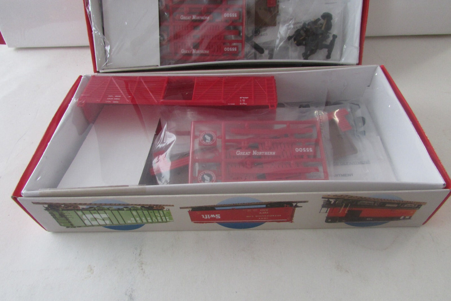HO Scale (3)Walthers 932-2763 40' Stock Cars Great Northern Lot#4062