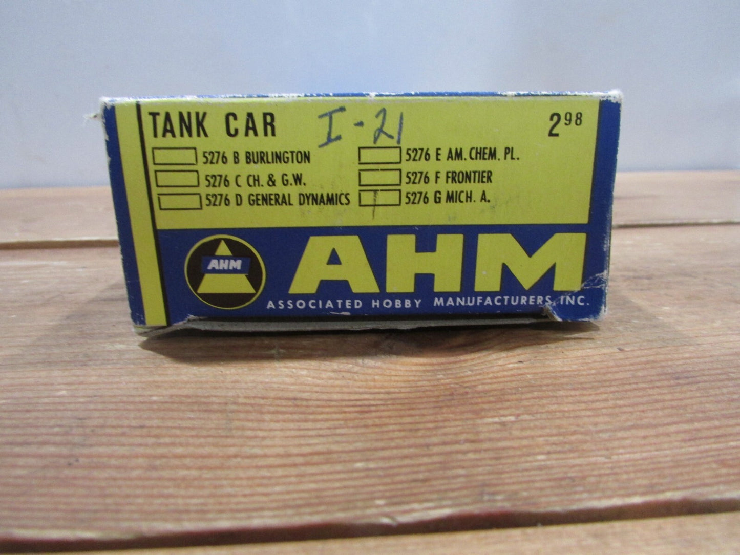 HO Scale AHM 5276G Michigan Alkali Co. Liquid Chlorine Tank Car