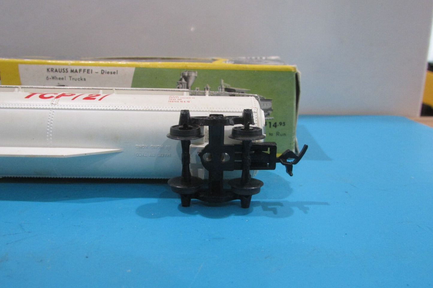 HO Scale AHM Vintage Tank Car " Shell" TPC/2 Lot#2556