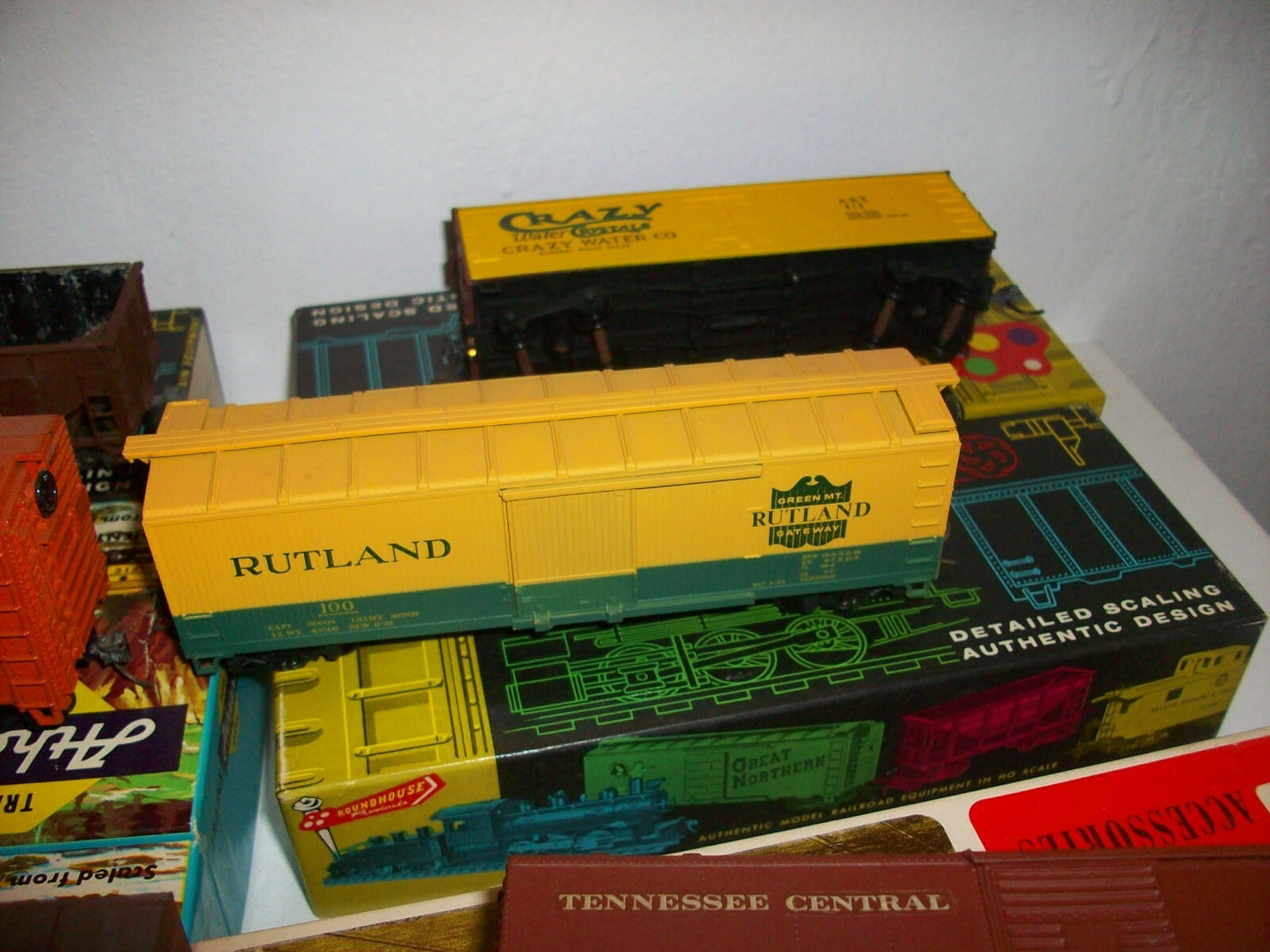 HO Scale (8) Assorted Freight Cars in Box Lot#4118