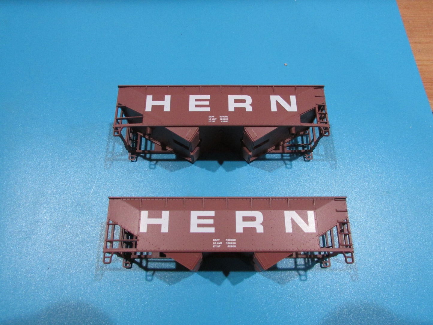 HO Scale Athearn(2) 34ft O/S Hopper Cars Kits HERN Lot#0962