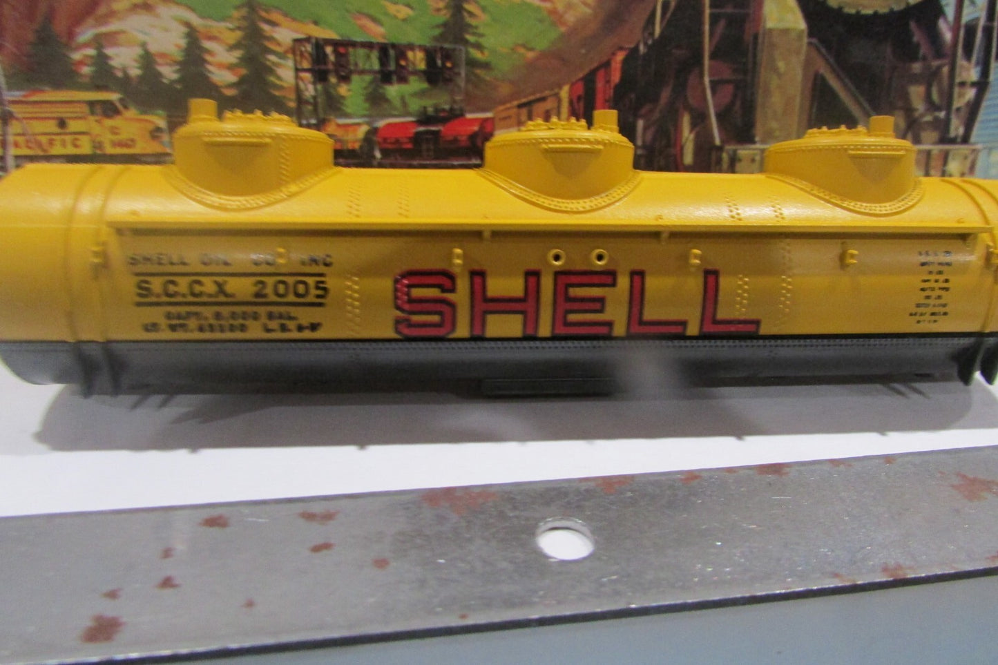 HO Scale Athearn 1500 SHELL Oil Three Dome Tank Car Kit
