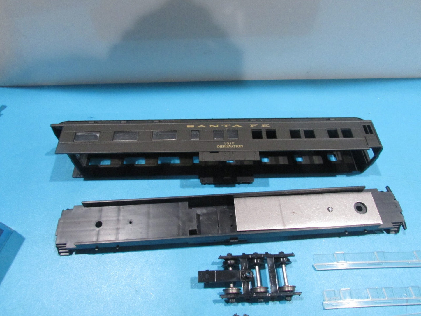 HO Scale Athearn Observation Passenger Car Kit Santa Fe Lot#2310