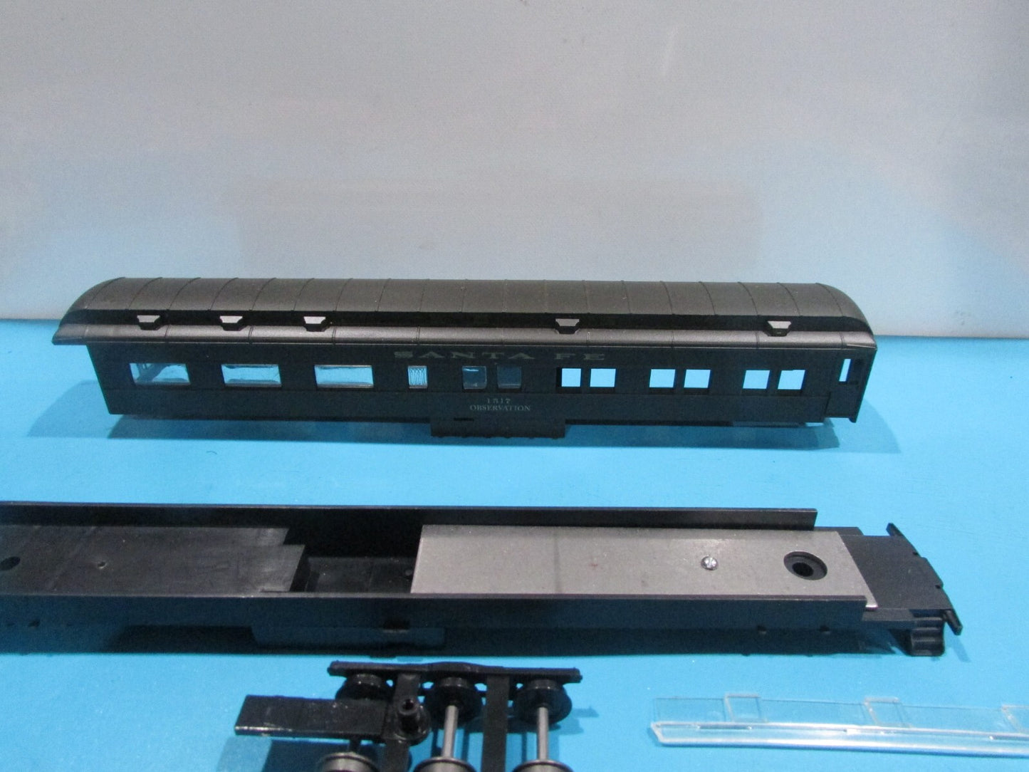 HO Scale Athearn Observation Passenger Car Kit Santa Fe Lot#2310