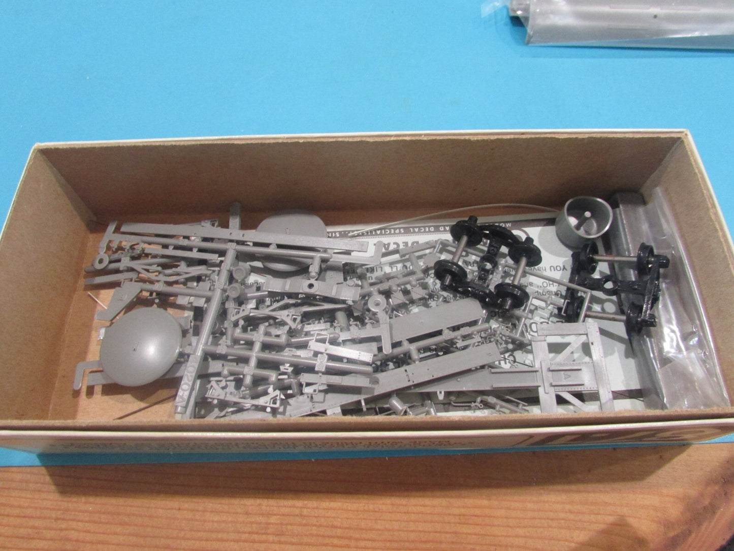 HO Scale #4020 Tichy Train Group USRA/ARAIII 10,000 Gallon Tank Car Lot#1813