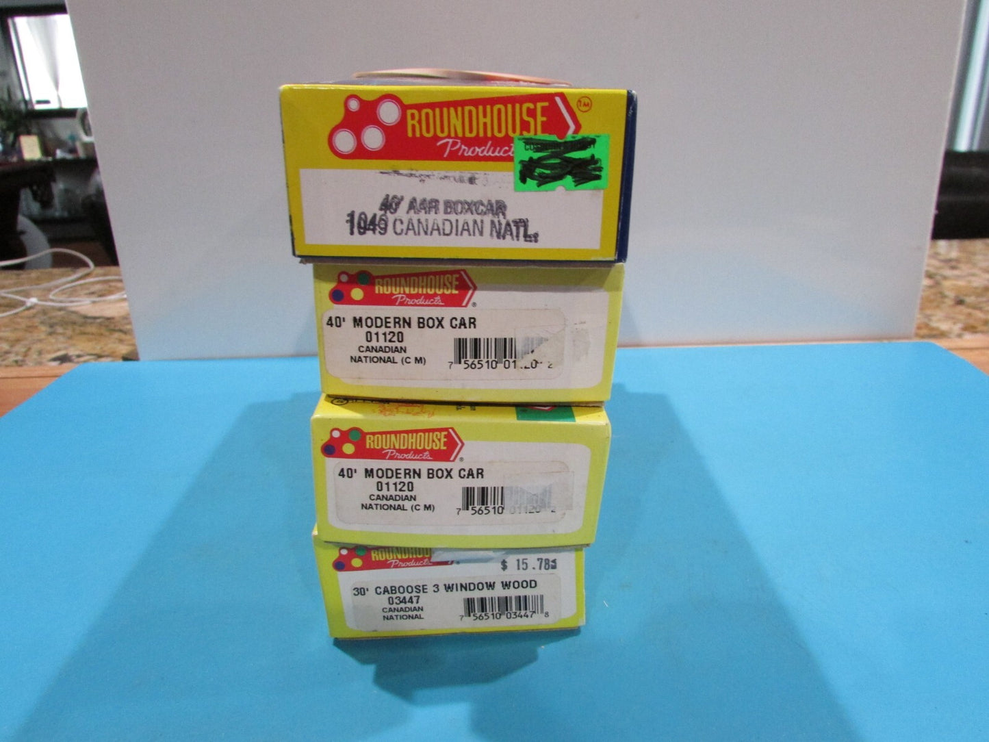 HO Scale RoundHouse (4Cars) Assorted Freight Cars and Caboose CN Lot#1576