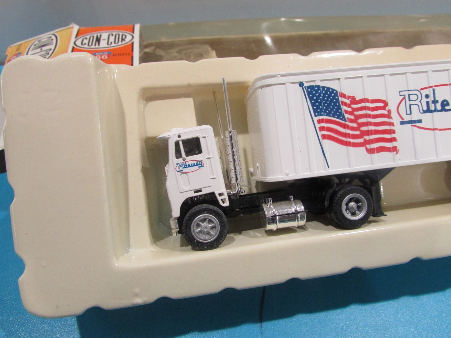 HO Scale Con-Cor Tractor + 27' Twin Trailer Rite Way Truck Lot#1758
