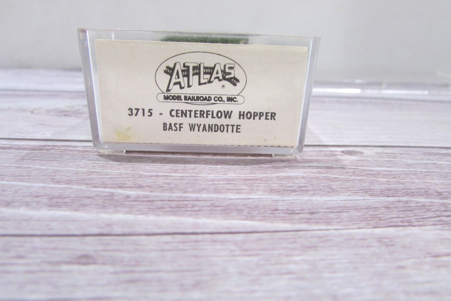 N Scale Atlas 3715 Centerflow Hopper BASF Wyandotte