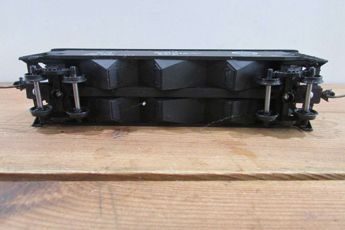 HO Scale Roundhouse 3Bay Offset Hopper w/ Load MO Pacific RH4943