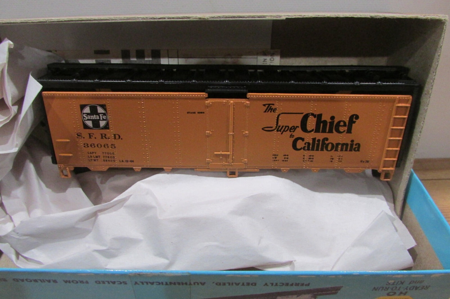 HO Scale Athearn 5023 40ft WD Reefer Car Kit ATSF Super Chief
