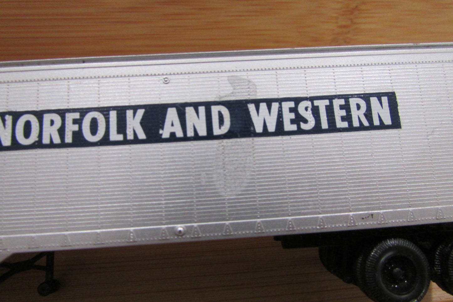 HO Scale Athearn 2006 South Pacific 86ft Flat Car w/ Two Trailers Lot#5234