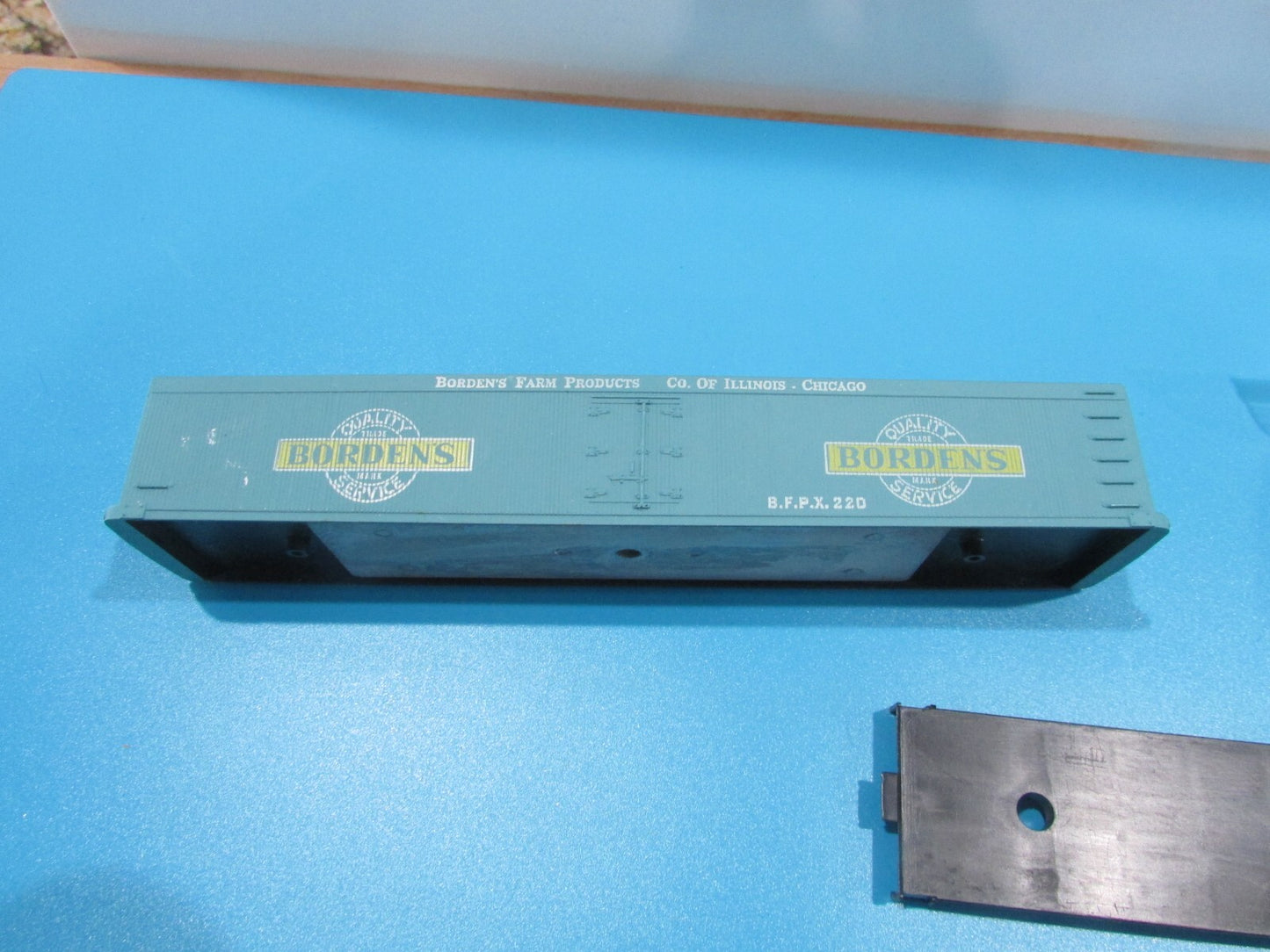 HO Scale Roundhouse 0001 Borden's Car Kit RH4295