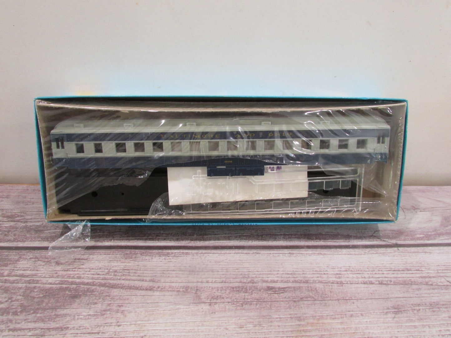 HO Scale Athearn (2) Assorted Passenger Cars Kit Baltimore & Ohio Lot#3300