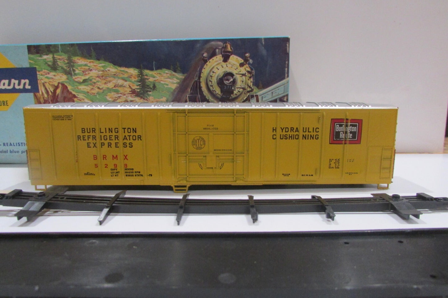 HO Scale Athearn 5464 B.R.E.X. CB&Q 57ft Mechanical Reefer Kit Car