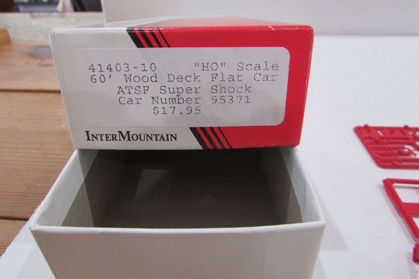 HO Scale InterMountain 41403-10 60' Wood Deck Flat Car ATSF Super Shock Lot#4883