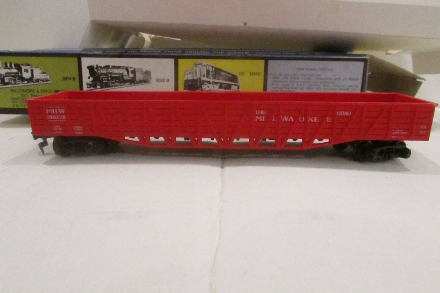 HO Scale AHM 5299E 50ft Outside Braced Gondola Milwaukee Road