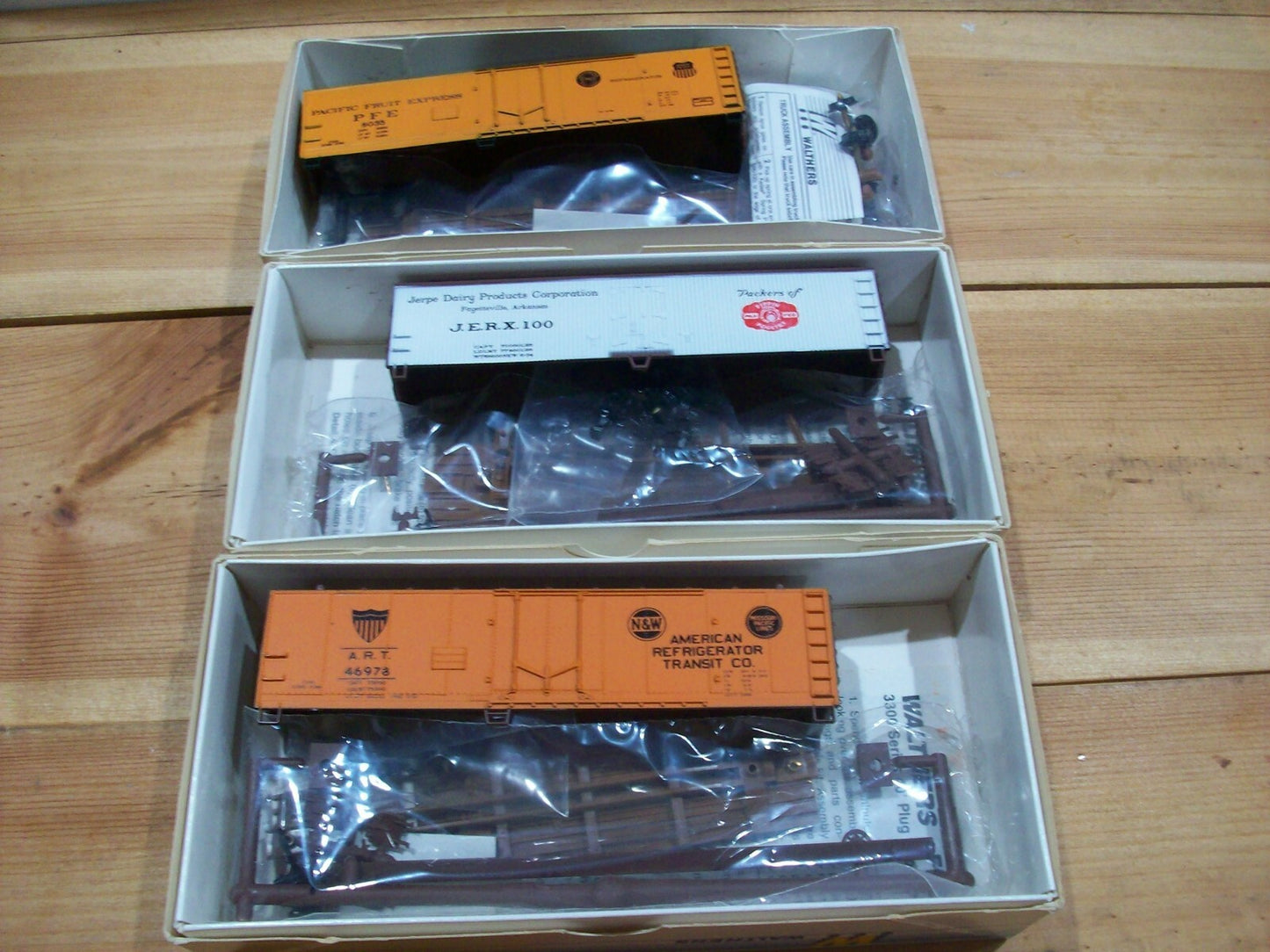 HO Scale Walthers (3Cars) Assorted Freight Cars Kits Lot#4074