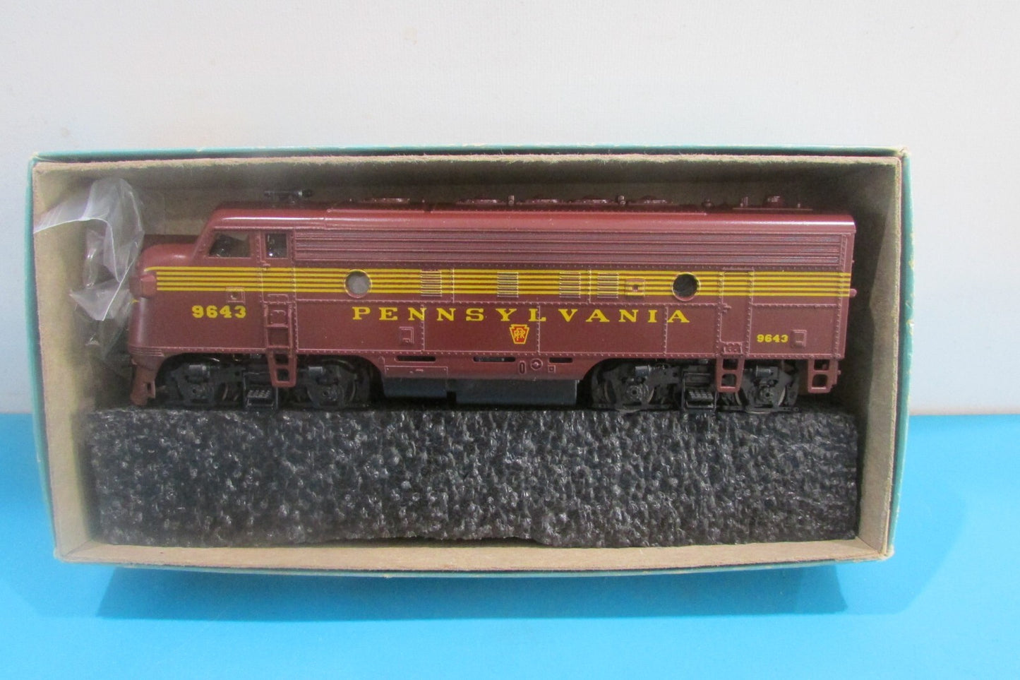 Ho Scale Athearn F7 Locomotive Super Powered Pennsylvania #9643 Lot#2665