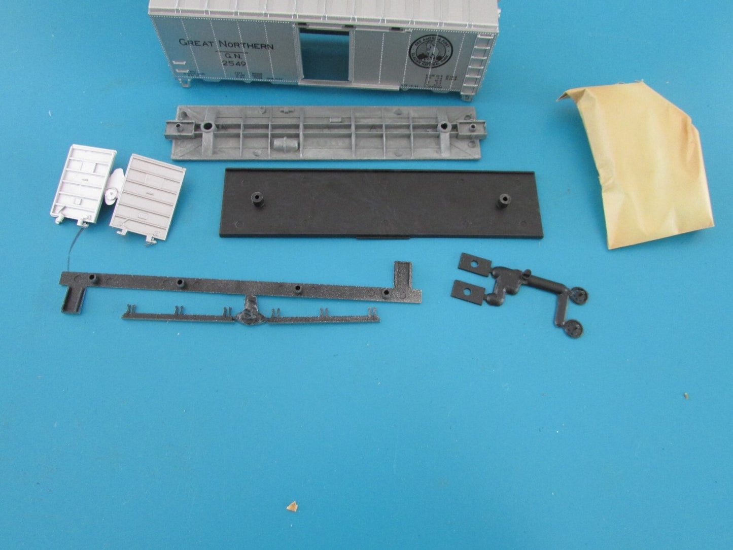 HO Scale Roundhouse B27 40' Box Car Kit Great Northern RH4285