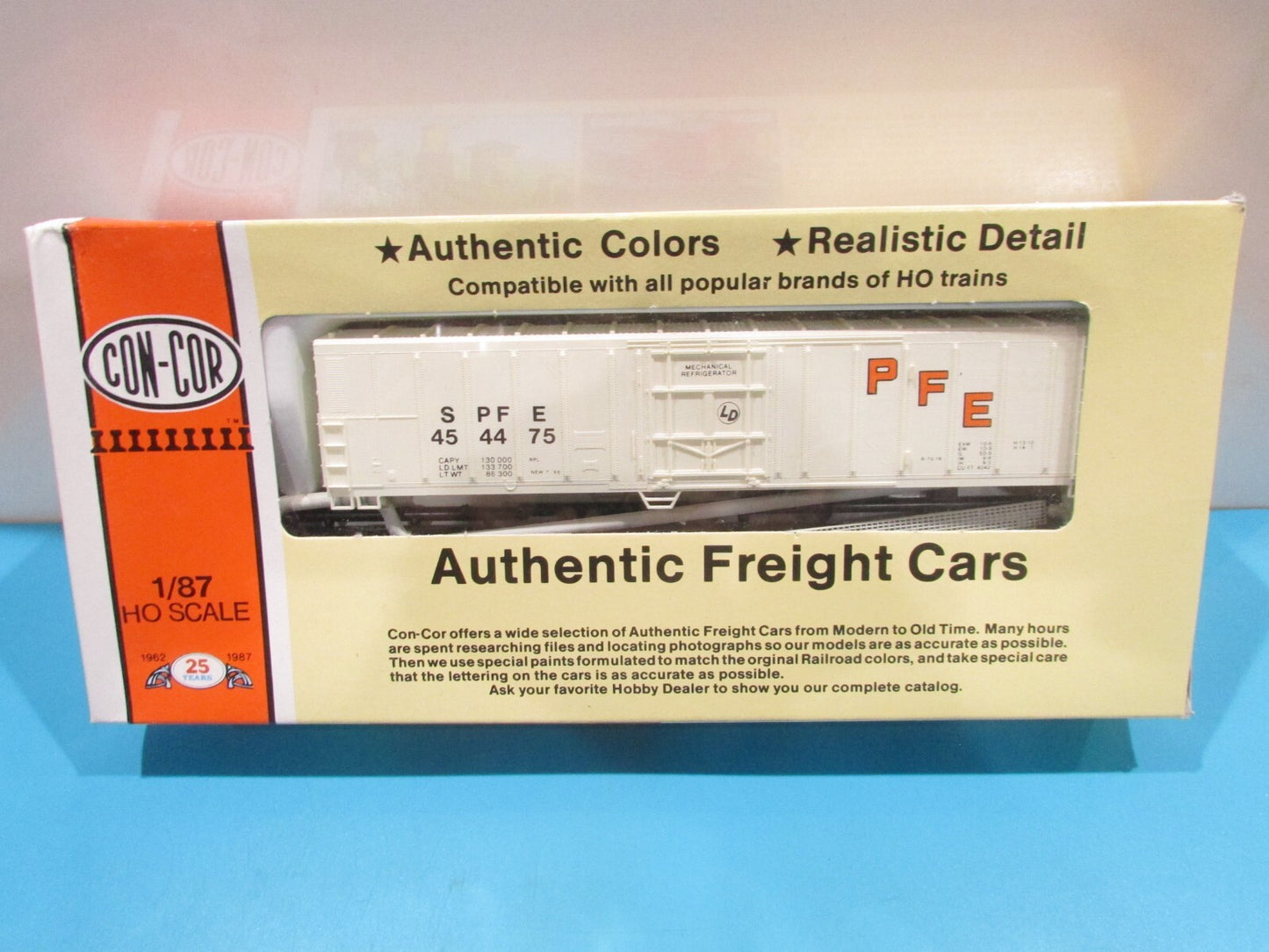 Ho Scale Con-Cor 01-009804-4 57' Mechanical Reefer PFE White Car Lot#1503