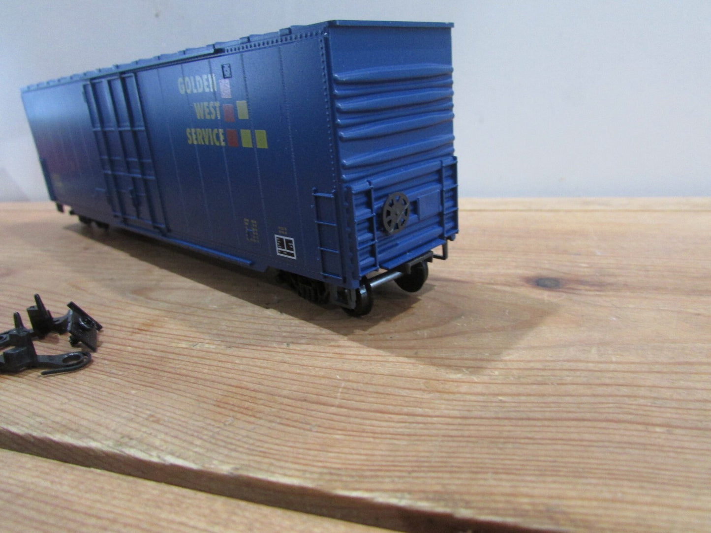 HO Scale Roundhouse 50' Hi-Cube Plug Door Box Car Kit GOLDEN WEST RH4301