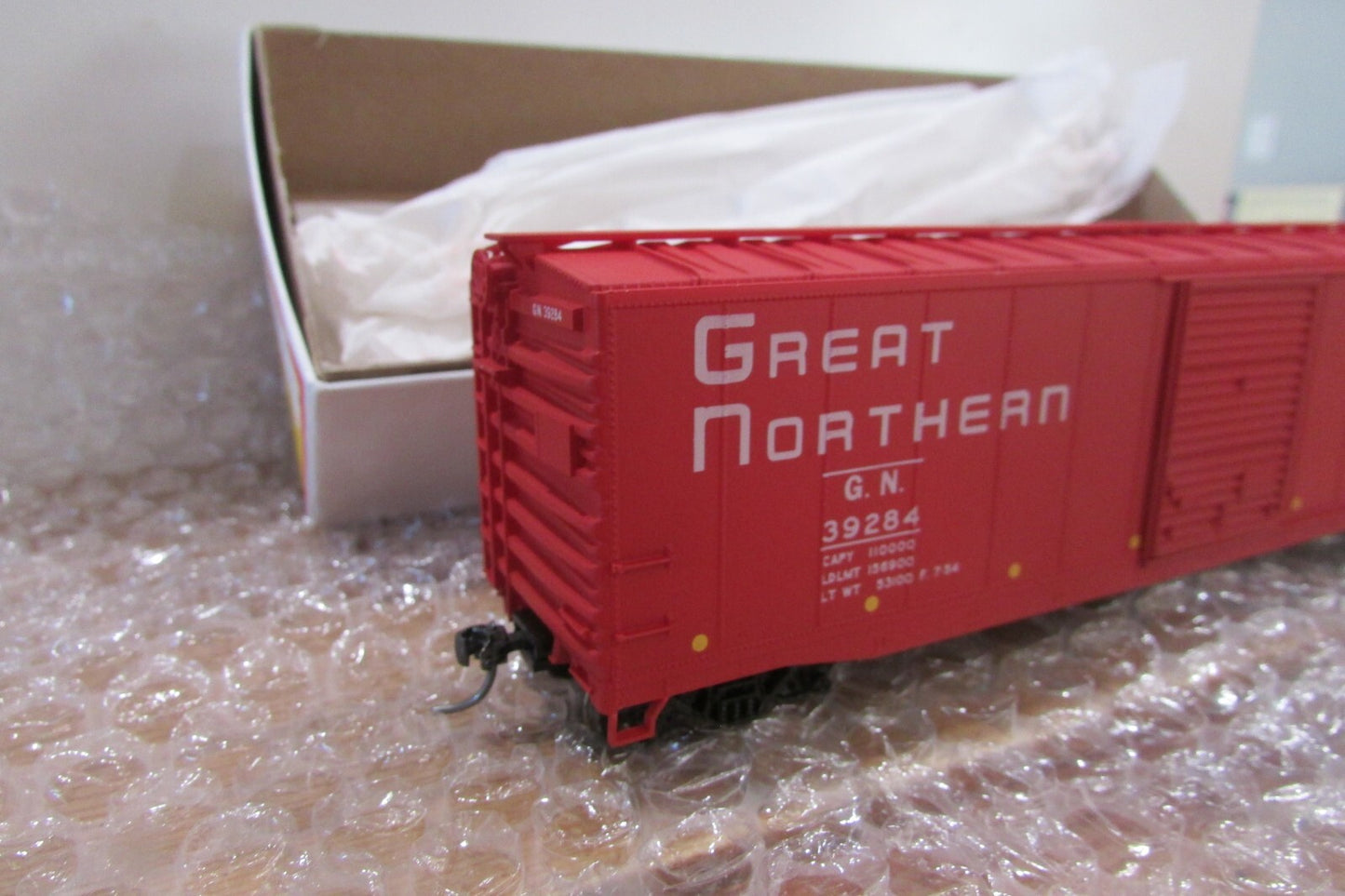 HO Scale Accurail 5034 Great Northern 50' Riveted AAR BoxCar Lot#3757