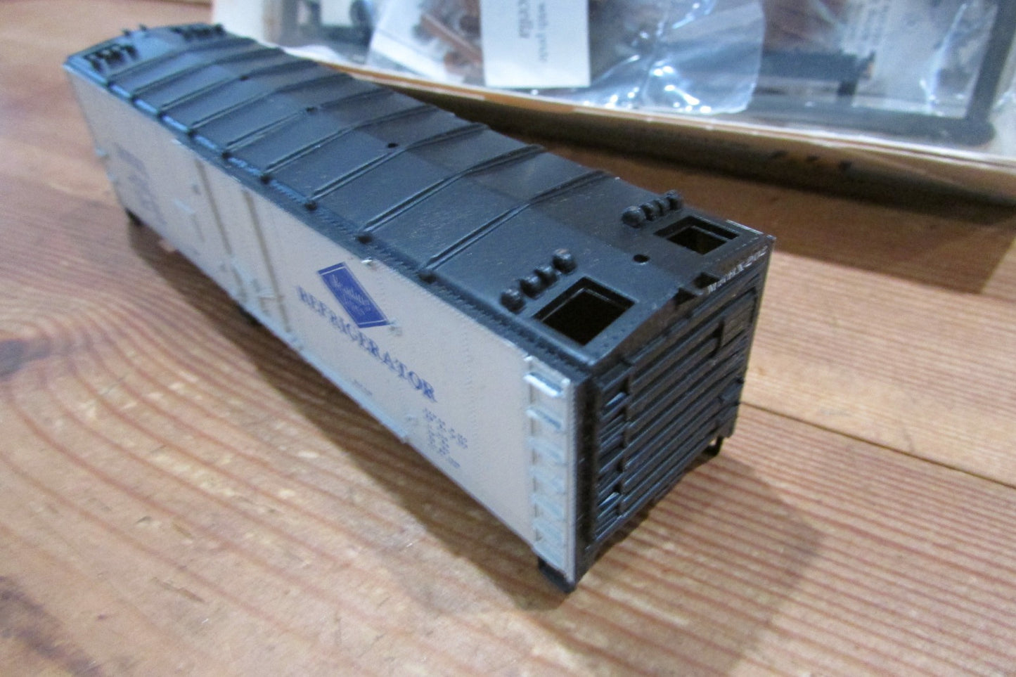 HO Scale Walthers 932-3308 40' Plug Door Reefer Kit READING #202 WAL5033