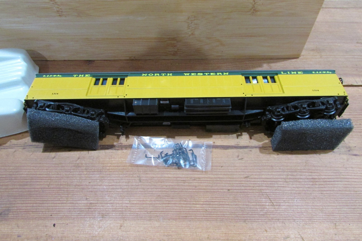 HO Scale IHC 49210 Baggage Heavy Weight Passenger Car C&NW Lot#5050