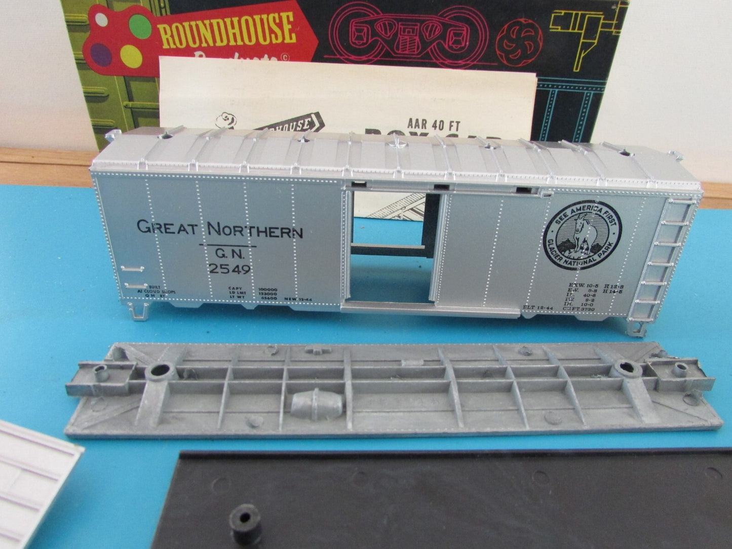 HO Scale Roundhouse B27 40' Box Car Kit Great Northern RH4285