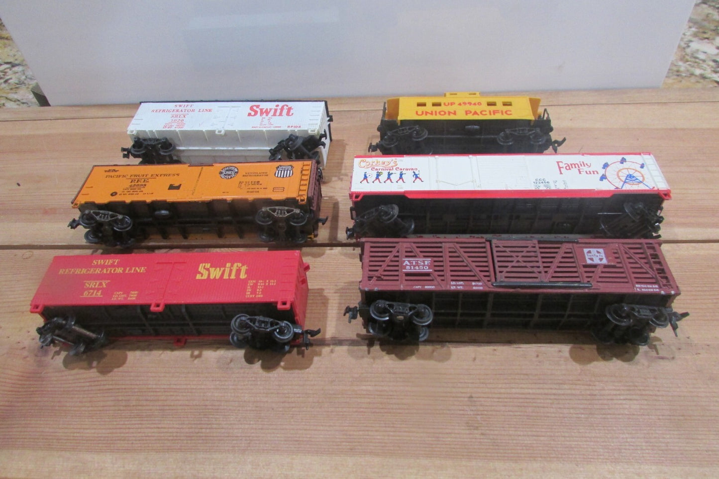 HO Scale (6) Assorted Freights Cars Lot#0329