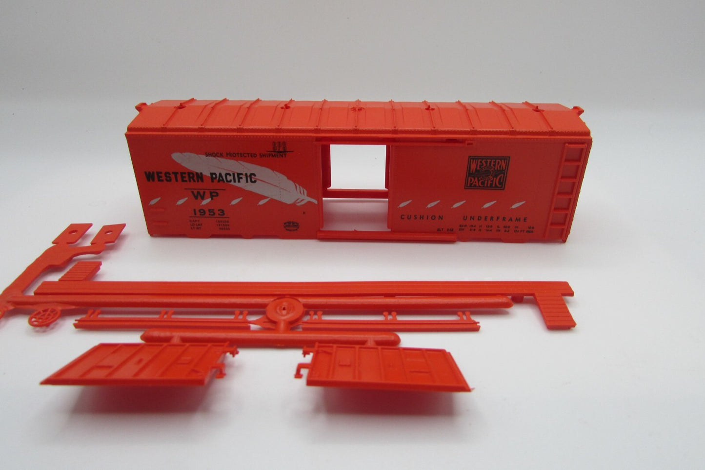 HO Scale RoundHouse 1075 40' Single Box Car Kit Western Pacific RH4793