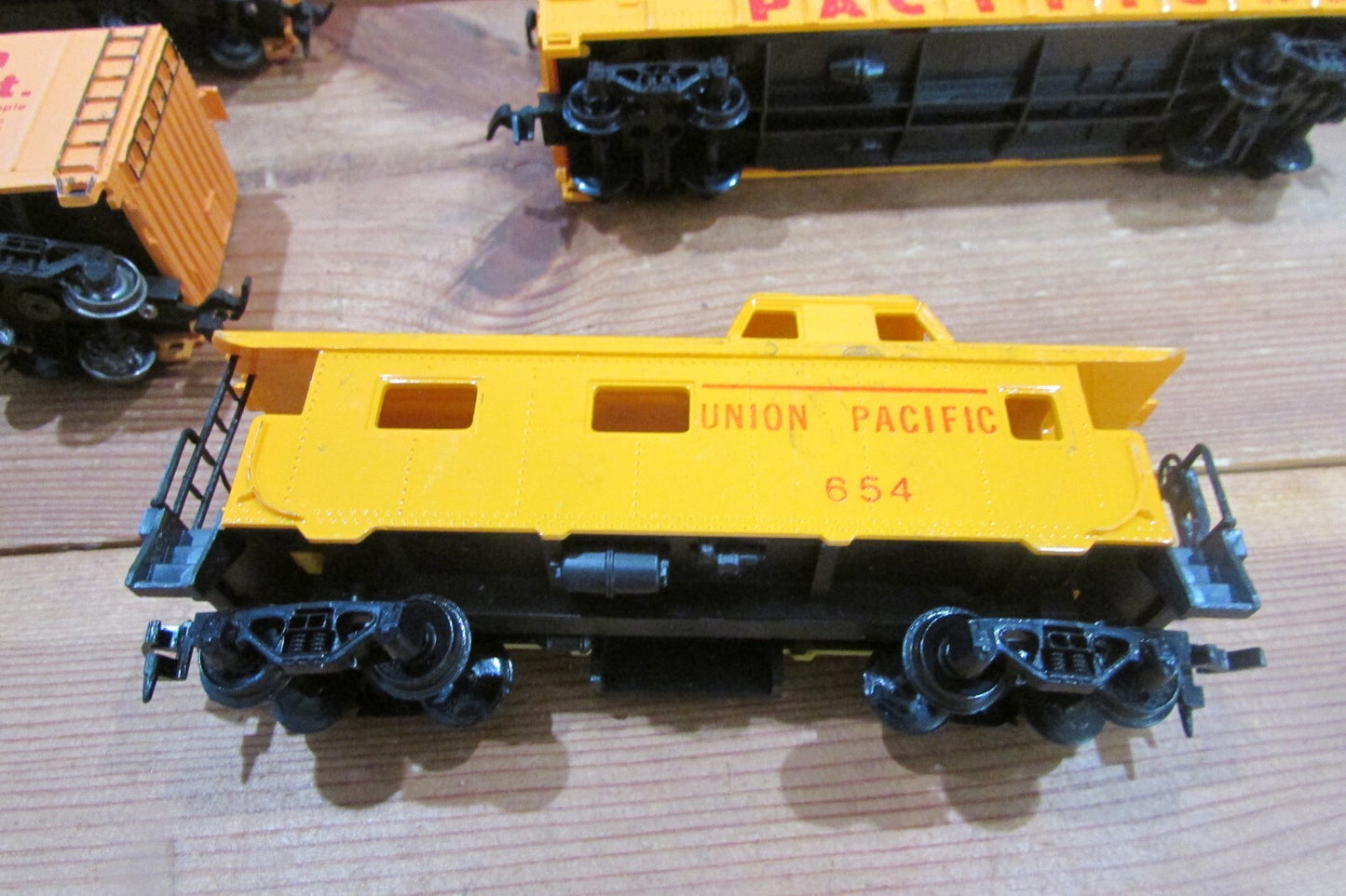 HO Scale (7) Assorted Union Pacific Shell &Freight Cars Lot#3751