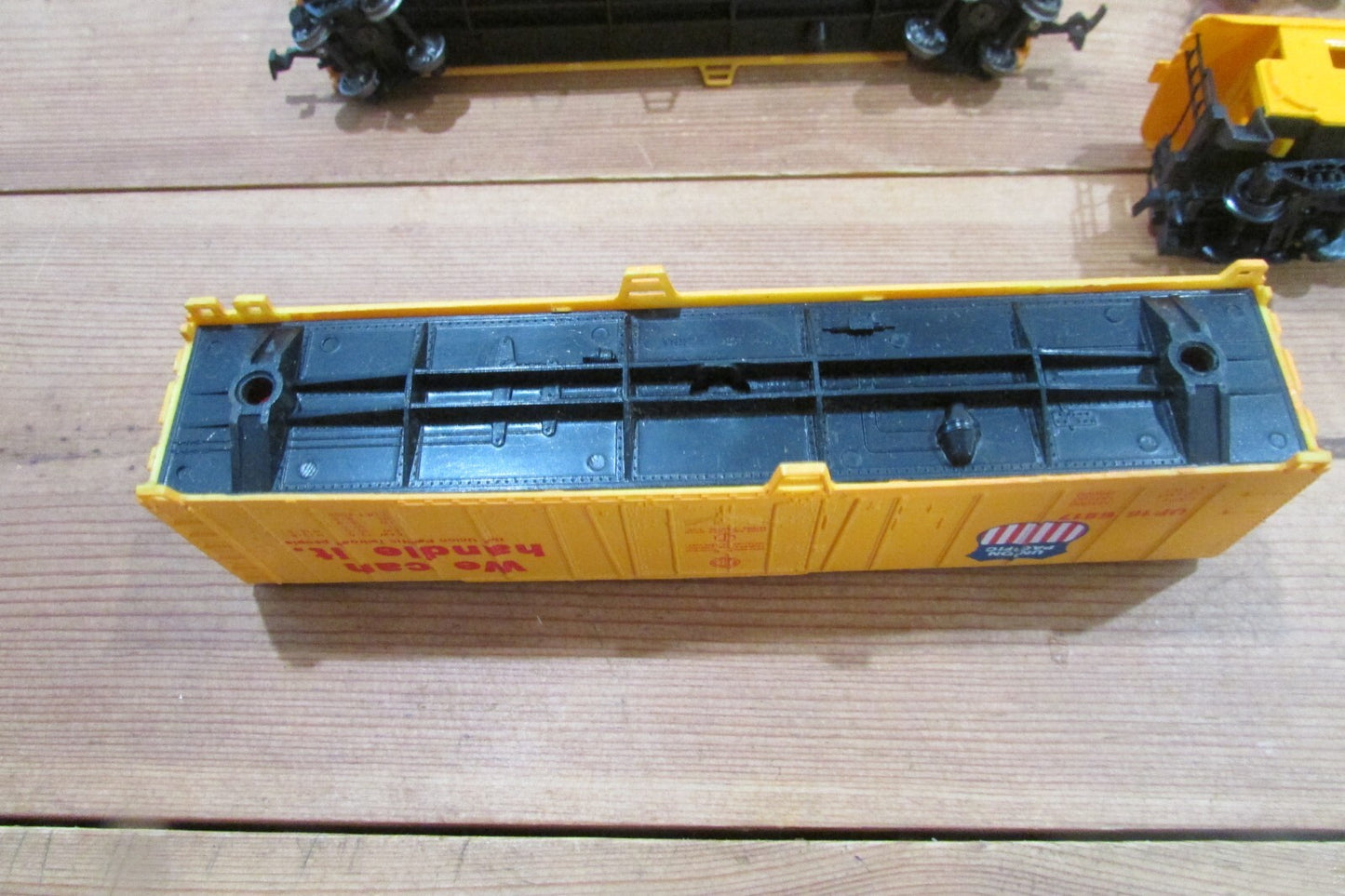HO Scale (7) Assorted Union Pacific Shell &Freight Cars Lot#3751