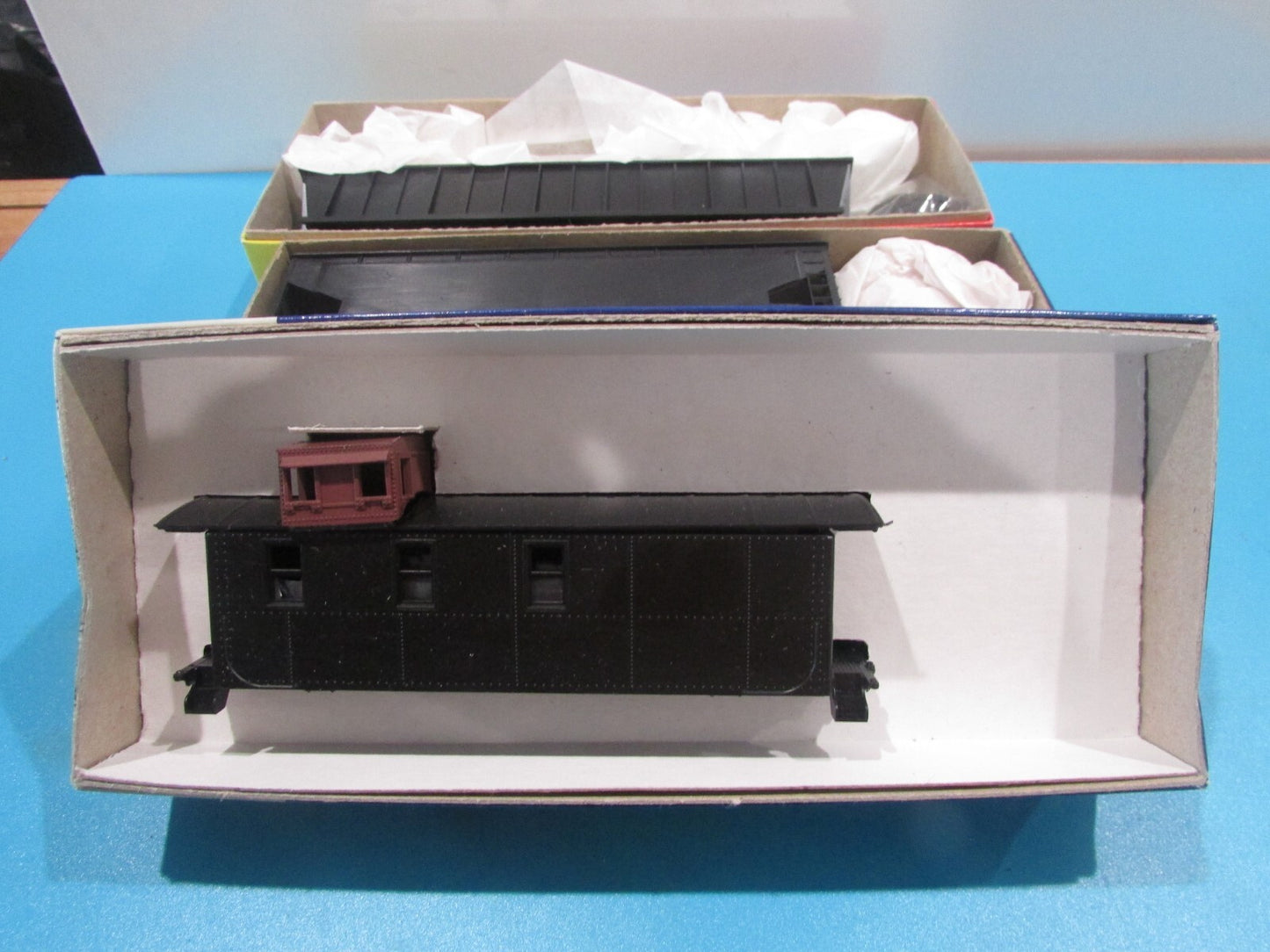 HO Scale Roundhouse (3) Assorted Freight Cars Undecorated Lot#1921