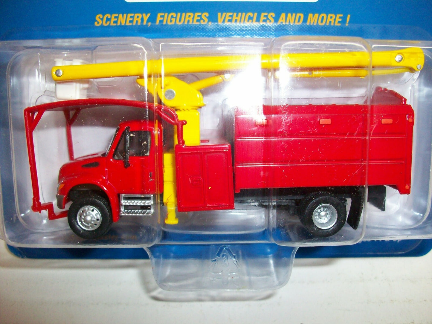 Ho Scale Walthers 949-11742 International(R) 4300 Tree Trimmer Truck - Red